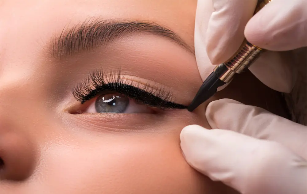 eyeliner tattooing